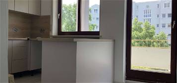 Vollständig renovierte 2-Raum-Wohnung mit Balkon und Einbauküche in München