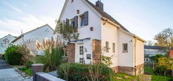 Modernisiertes Einfamilienhaus mit großem Garten, Terrasse und zentraler Lage in Euskirchen