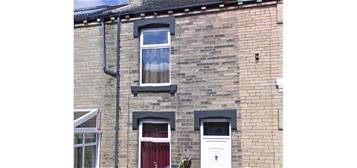 Terraced house to rent in Crown Street, Brighouse HD6
