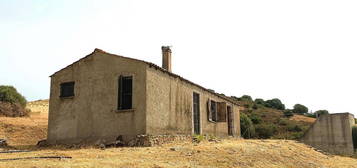 Terreno di 5 ettari con casa di campagna