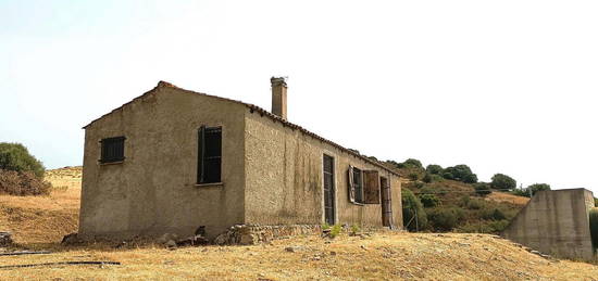 Terreno di 5 ettari con casa di campagna