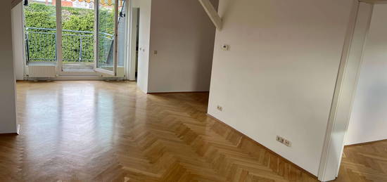 Exklusive 2-Raum-DG-Wohnung mit geh. Innenausstattung mit Balkon und EBK in Berlin Charlottenburg