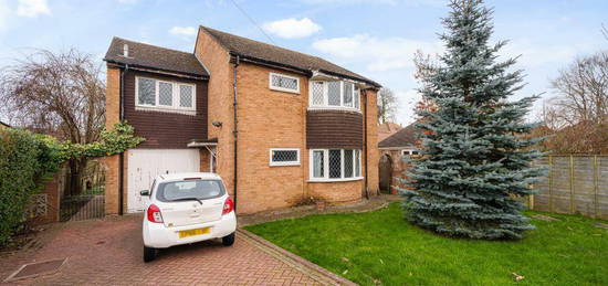 5 bedroom detached house