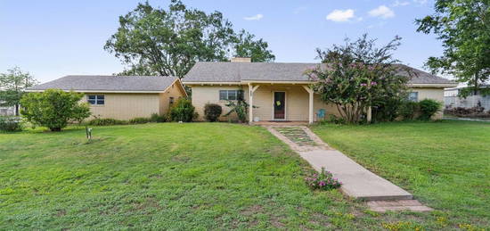 168 Bastrop St, McDade, TX 78650