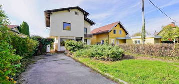 Sanierungsbedürftiges Haus mit Charme und tollem Grundstück Nähe Schloss Welzenegg