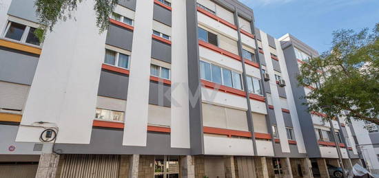 Apartamento T2 | Linda-a-Velha | Av. Carolina Michaelis