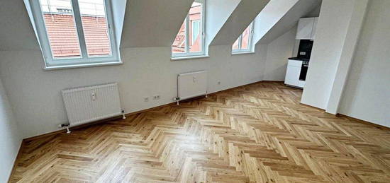 ADLERHOF, DACHGESCHOSS, sonnige 95 m2 Maisonette mit Terrasse, 2 Zimmer, Wohnküche, Galerie, Wannenbad, Parketten, Burggasse