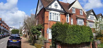 Flat to rent in Claremont Road, Tunbridge Wells, Kent TN1