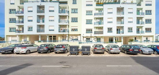 Arrendamento de Apartamento T1  na rua Ilha de São Jorge, 198