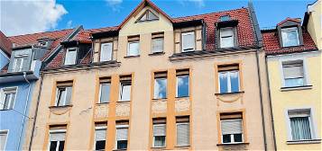 Schöne 3-Zimmer-Wohnung mit Balkon in der Nürnberger-Südstadt, 2 Gehminuten zum Aufseßplatz und U-Bahn, mit Einbauküche und Kellerabteil. 