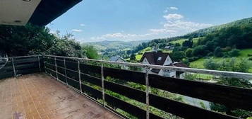 Einfamilienhaus beeindruckt durch seine unverbaubare Lage und dem herrlichen Fernblick.