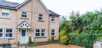 5 bedroom end of terrace house for sale