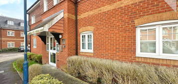 Flat to rent in Stagshaw Close, Maidstone ME15