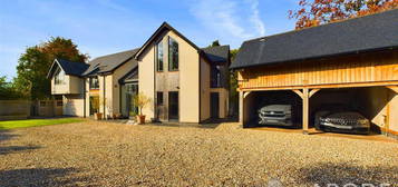 4 bedroom detached house to rent