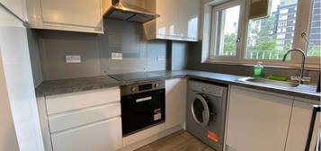 Flat to rent in Arabella Drive, London SW15