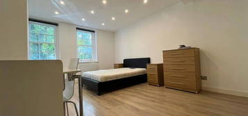 Studio to rent in Dennington Park Road, West Hampstead NW6