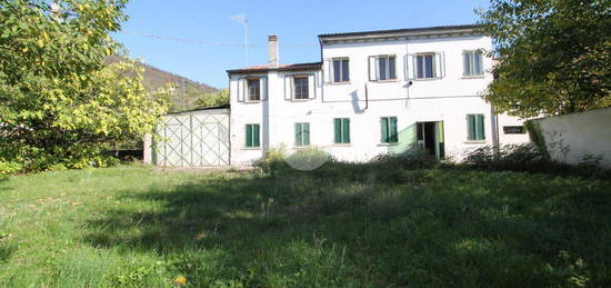 CASA SEMINDIPENDENTE A ARQUÀ PETRARCA