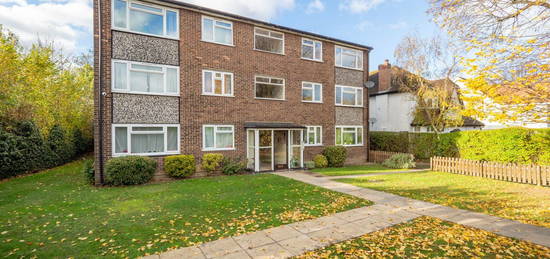 Flat to rent in Park Hill, Carshalton SM5