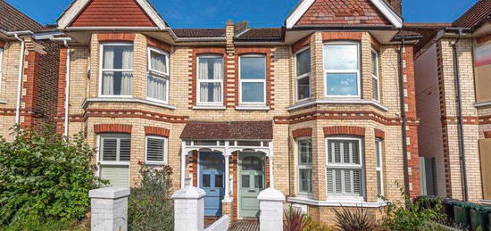 Flat to rent in Worcester Villas, Hove BN3