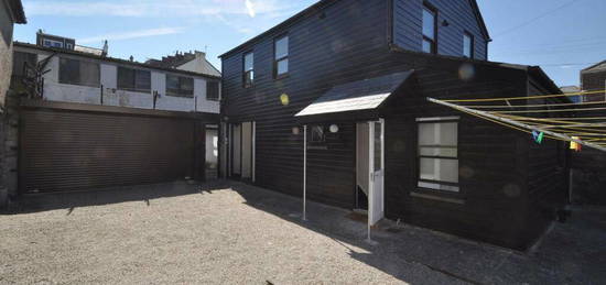 3 bedroom detached house