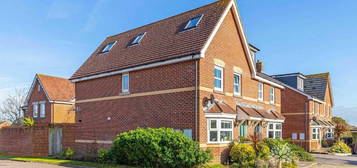 5 bedroom semi-detached house for sale