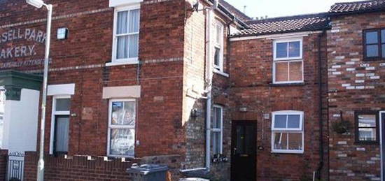 Terraced house to rent in Castle Road, Bedford MK40