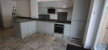 3 bed shared accommodation to rent