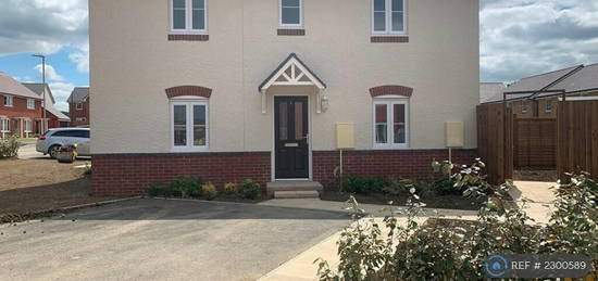 3 bedroom semi-detached house