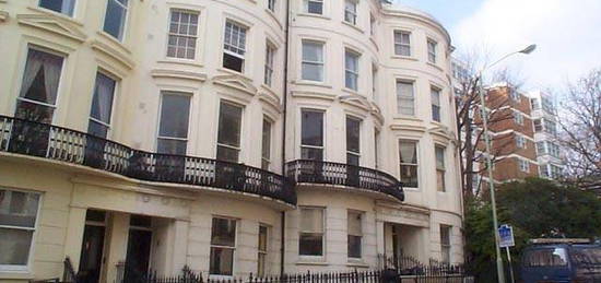 Flat to rent in Montpelier Road, Brighton BN1