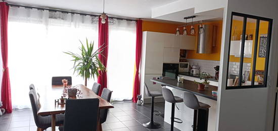 Appartement meublé  à louer, 4 pièces, 3 chambres, 80 m²