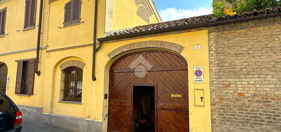 CASA SEMINDIPENDENTE A TORTONA