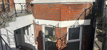 Flat to rent in St. Johns Road, Dover CT17