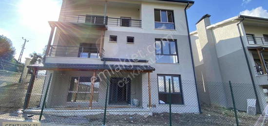 SAKARYA ADAPAZARI KZCE'DE SATILIK SIFIR TRPLEX 7+2 VLLA