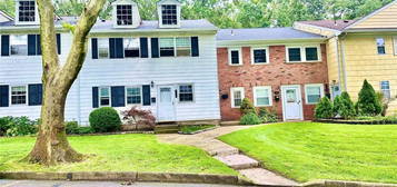 716 Towne House Vlg Unit 716, Hauppauge, NY 11749