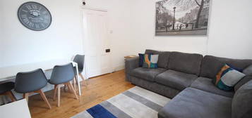 Flat to rent in Myrtle Grove, West Jesmond, Newcastle Upon Tyne NE2