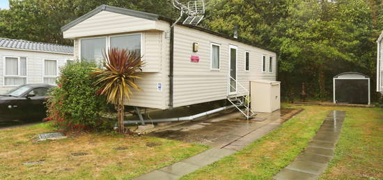 Mobile/park home for sale in Solent Breezes, Chilling Lane, Warsash, Hampshire SO31