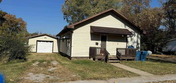 503 Burkett St, Benton, IL 62812