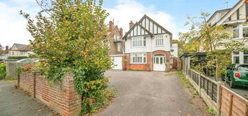 6 bedroom detached house for sale