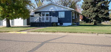 820 Main St, Stanton, ND 58571