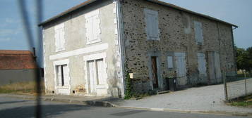 Vends Maison et grange centre bourg