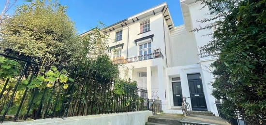 Flat to rent in Norfolk Square, Brighton BN1