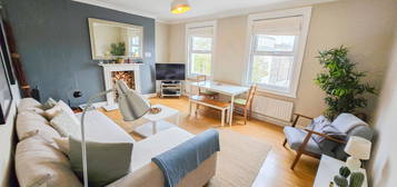 Flat to rent in Upper Street, Islington N1