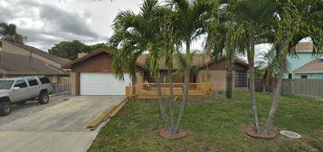 5231 NW 76th Pl, Pompano Beach, FL 33073