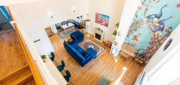 3 bedroom flat for sale