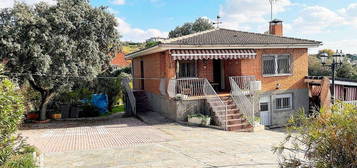 Chalet en calle Perdiz en Calalberche, Santa Cruz del Retamar