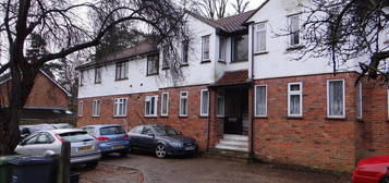 Flat to rent in Station Road, Amersham HP7