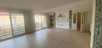 Loue appartement GRAND T3 95m2, Loggia 11 m2, 2 garages, ascenseur