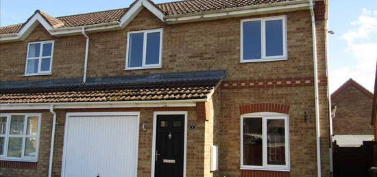 3 bedroom semi-detached house to rent