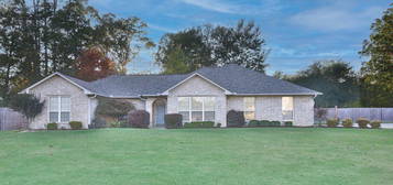 212 Fawn Cv, White Hall, AR 71602