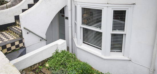 Flat to rent in Livingstone Road, Hove, East Sussex BN3